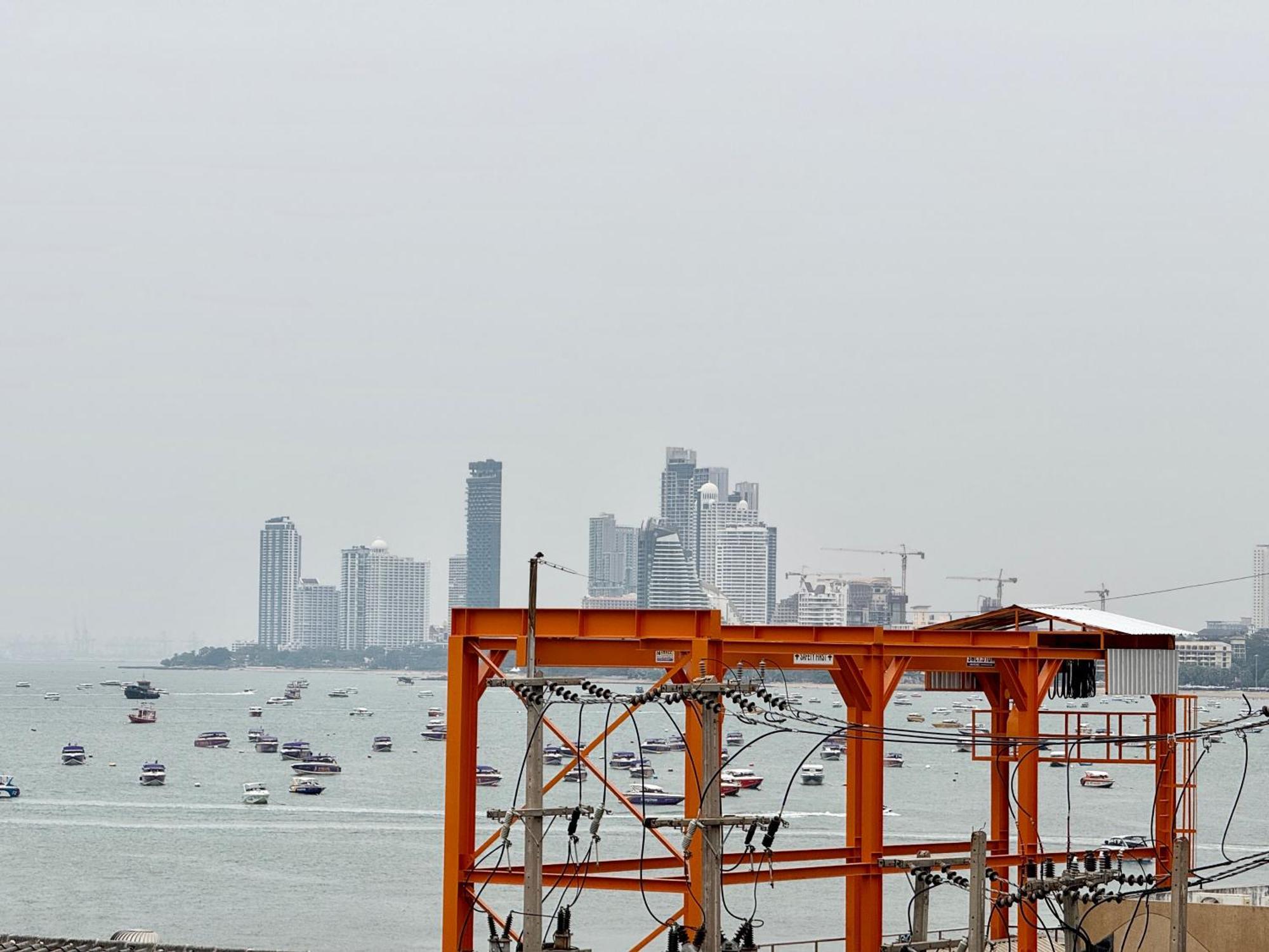 Pumpui Place Pattaya Buitenkant foto